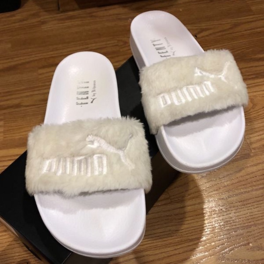 Leadcat Fenty White Fur Slides